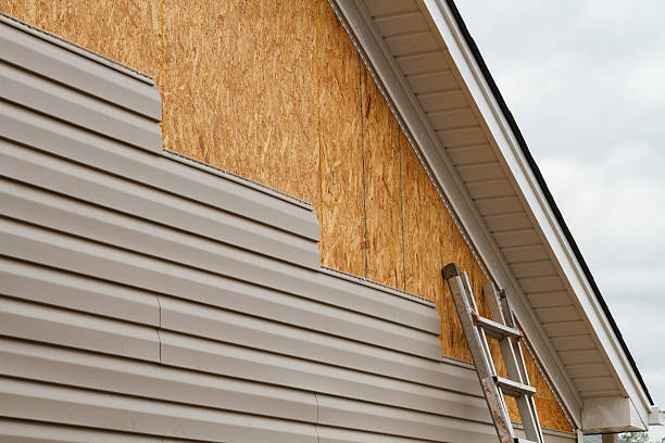 Professional Siding Installation technician working in Lakeland, NY